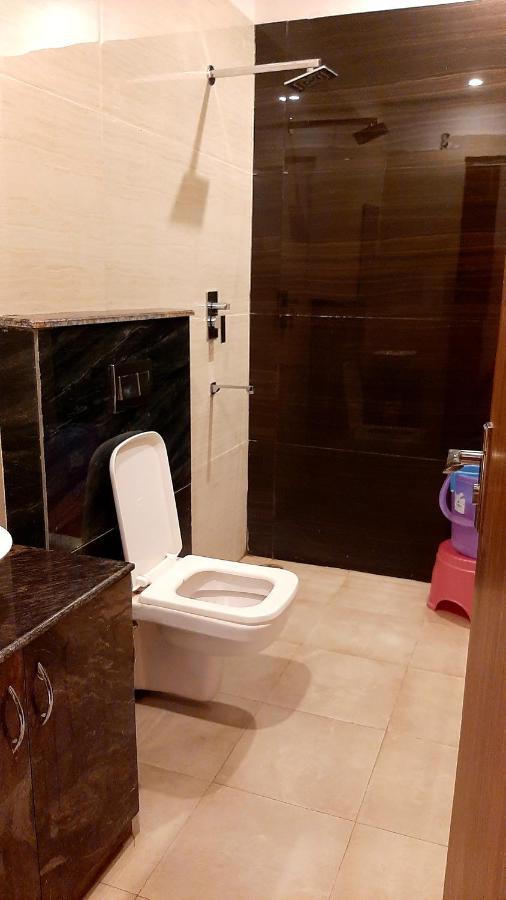 Hotel Hollywood Zirakpur Buitenkant foto