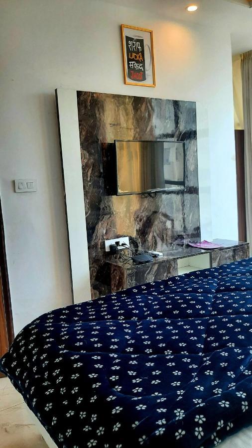 Hotel Hollywood Zirakpur Buitenkant foto