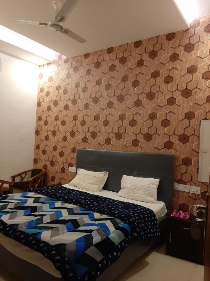 Hotel Hollywood Zirakpur Buitenkant foto