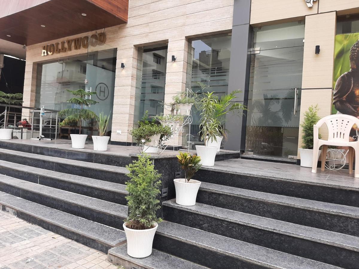 Hotel Hollywood Zirakpur Buitenkant foto