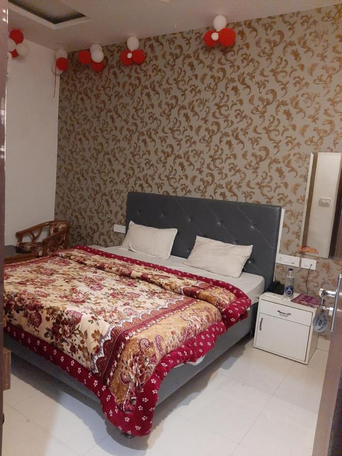 Hotel Hollywood Zirakpur Buitenkant foto