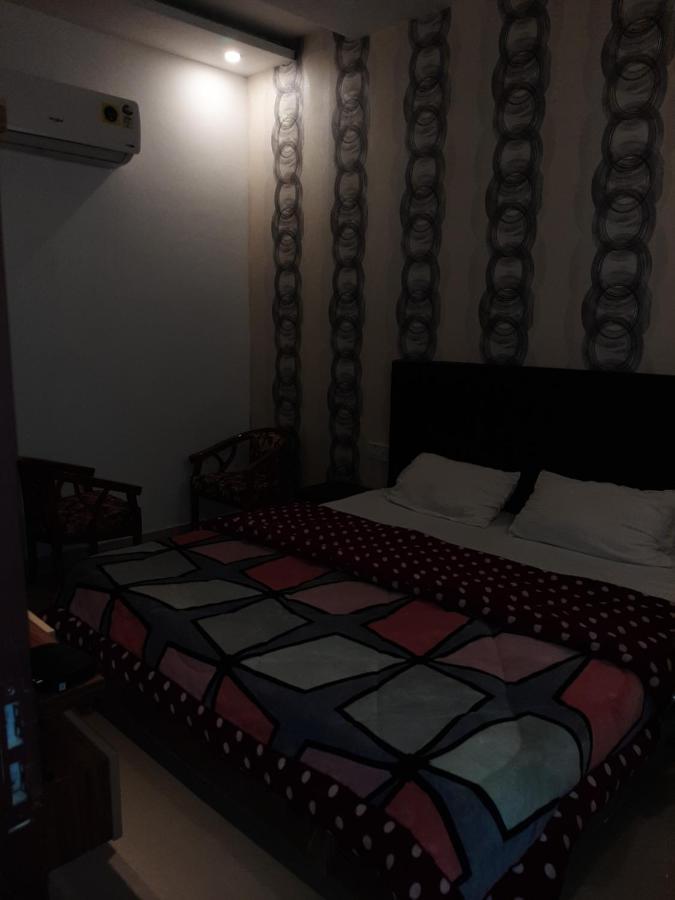Hotel Hollywood Zirakpur Buitenkant foto