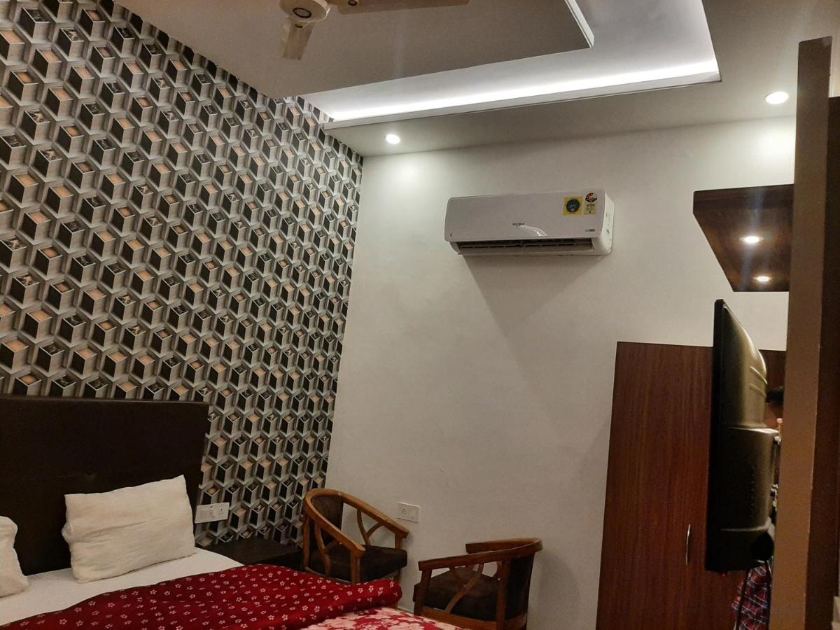 Hotel Hollywood Zirakpur Buitenkant foto