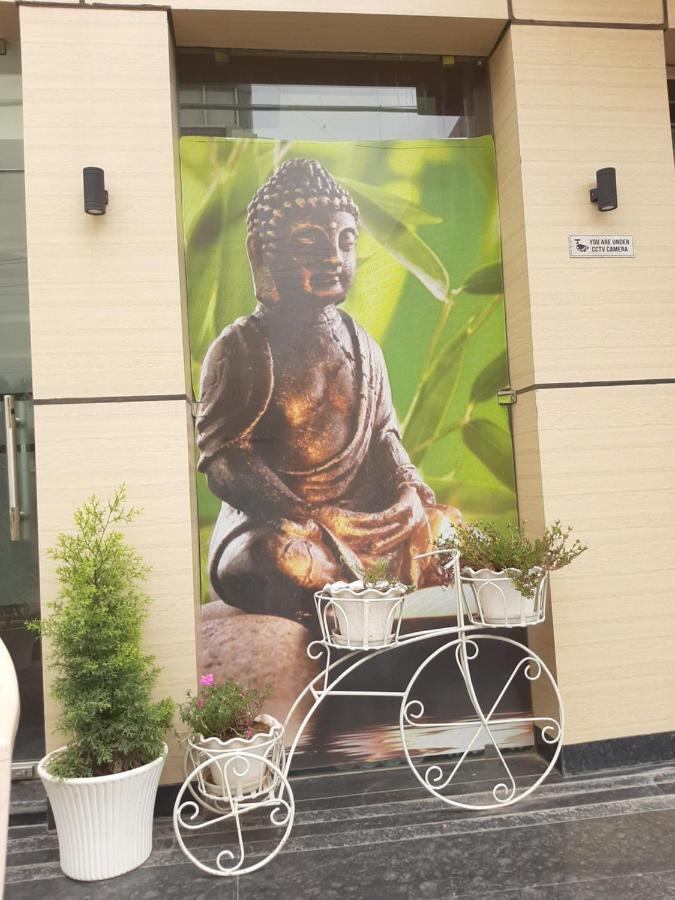 Hotel Hollywood Zirakpur Buitenkant foto