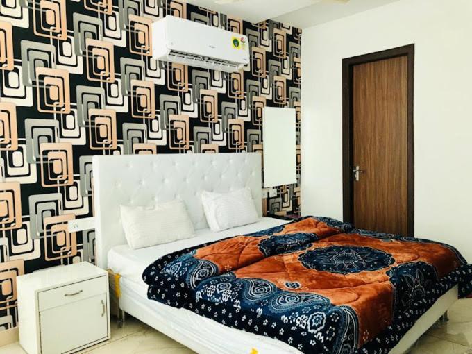Hotel Hollywood Zirakpur Buitenkant foto