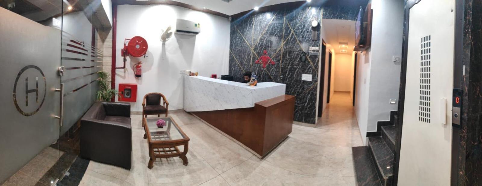 Hotel Hollywood Zirakpur Buitenkant foto