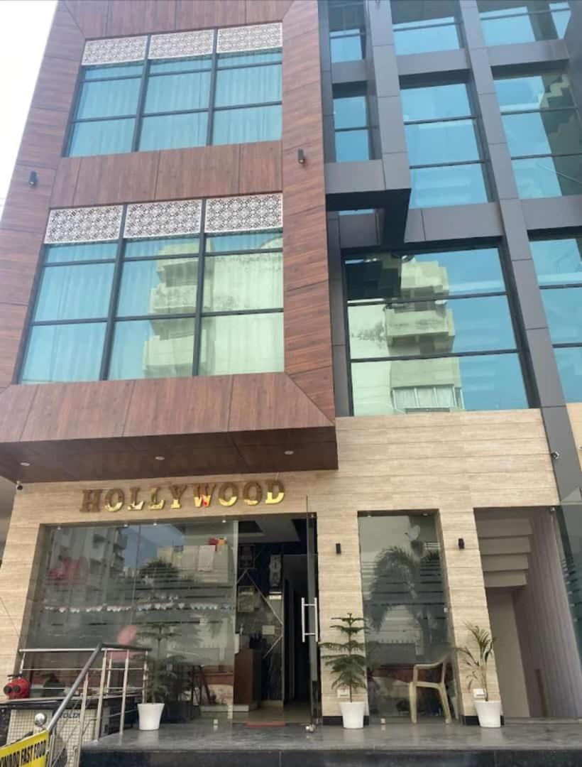 Hotel Hollywood Zirakpur Buitenkant foto